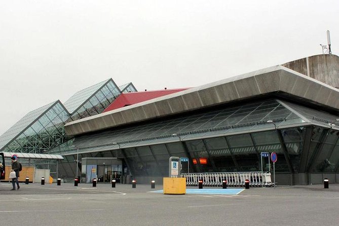 Keflavik To Reykjavik Private Luxury Airport Transfer - When the private option makes the most sense