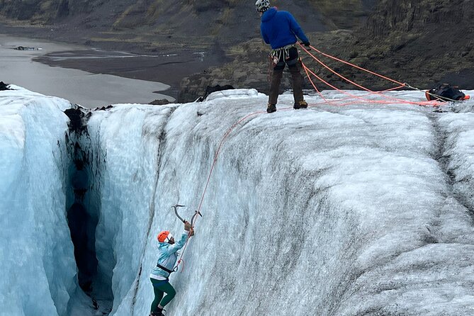 Micro group - Ice climbing at Sólheimajökull - The 15-minute walk to the ice