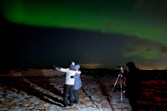 Northern Lights 4x4 Tour with Pastries and Cocoa from Reykjavik - The stops: darkness, waiting, and scenery