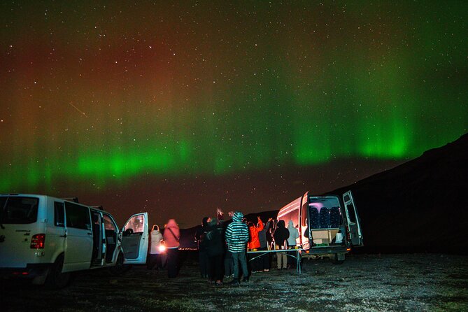 Northern Lights 4x4 Tour with Pastries and Cocoa from Reykjavik - Guides can make or break the experience