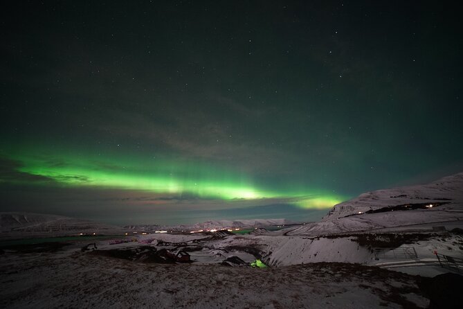Northern Lights In luxury off-road SUV with Photos and Treats - The Guides Bring Different Strengths