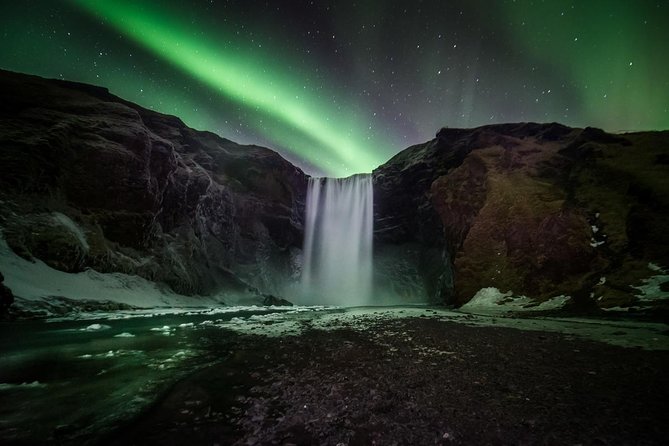 Northern Lights Small Group Tour from Reykjavik with Free Photos - Snacks, hot chocolate, and what is not included