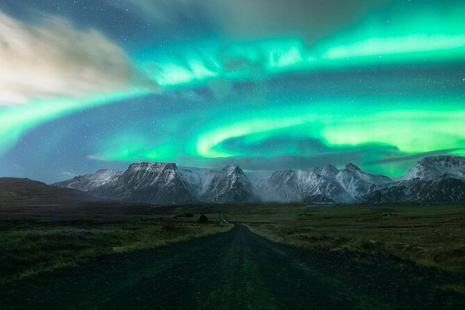 Northern Lights Small-Group Tour with Free Photos & Hot Chocolate - Pickup points require careful planning