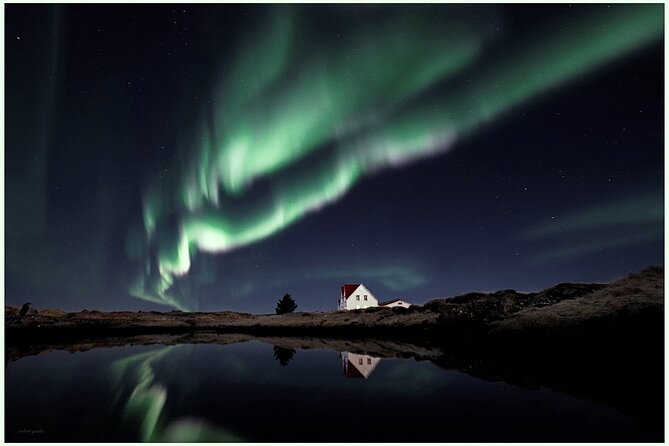 Northern Lights Small-Group Tour with Hot Chocolate & Photos - Key points to know before booking