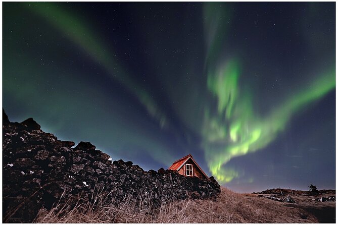 Northern Lights Small-Group Tour with Hot Chocolate & Photos - What the four-hour aurora hunt is really like