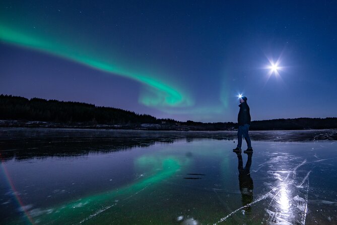Northern Lights Small-Group Tour with Hot Chocolate & Photos - The guides make the difference