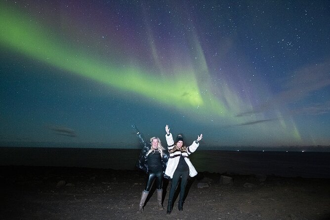 Northern Lights Small Group Tour with Photos - A small group makes the waiting easier