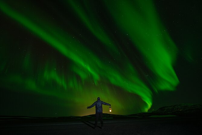 Northern Lights Tour with Photos, Snacks, Warm Snowsuits, Chairs - Pickup, timing, and the one-vehicle concern