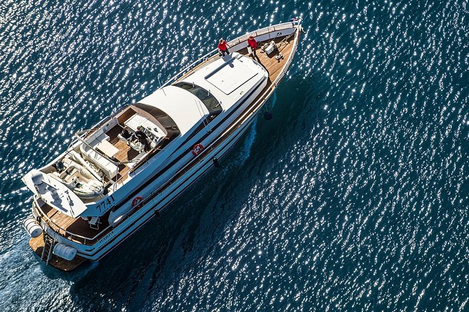 Northern Lights Yacht Cruise - Yacht Comfort and Group Size