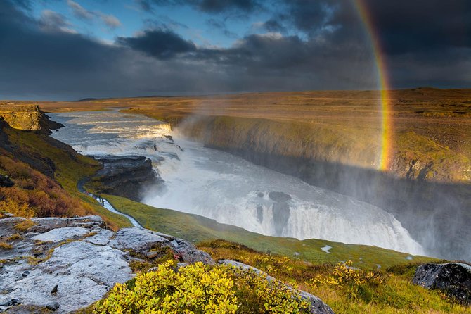 Premium Golden Circle Tour in Jeep - Geysir’s geothermal ground and bursts of hot water