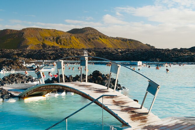 Private Airport Transfer with Blue Lagoon - Admission included - A useful airport transfer with a major stop built in