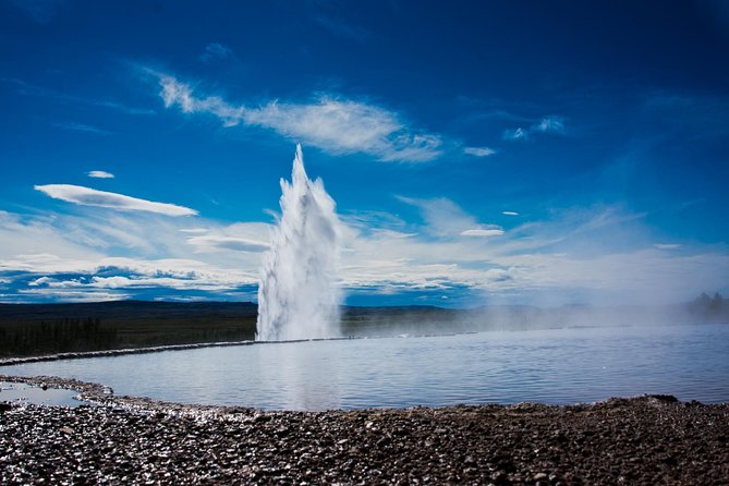 Private Golden Circle Classic Tour from Reykjavik - Geysir and Strokkur: geothermal power on a schedule