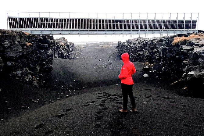 Private Reykjanes Peninsula Guided Tour - Meeting Elisabete and getting on the road