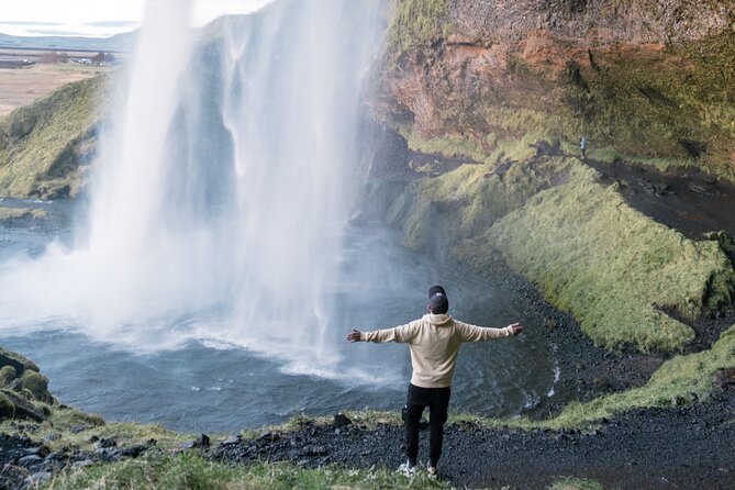 Private Secret Spots of Iceland Full day Tour with Photography by Luke - Kleifarvatn: a serious lake in a volcanic setting