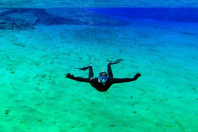 Private Silfra Snorkeling 6 p. group - Meet on Location - with Underwater Photos - Underwater photos give you a lasting record