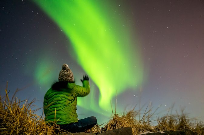 Private Super Jeep Northern lights hunt from Reykjavik - Waiting in the cold without giving up
