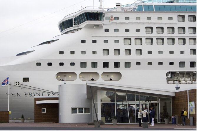 Private Transfer from Cruise Ship Port to Keflavik Int. Airport - The 45-Minute Ride Across Iceland’s Southwest