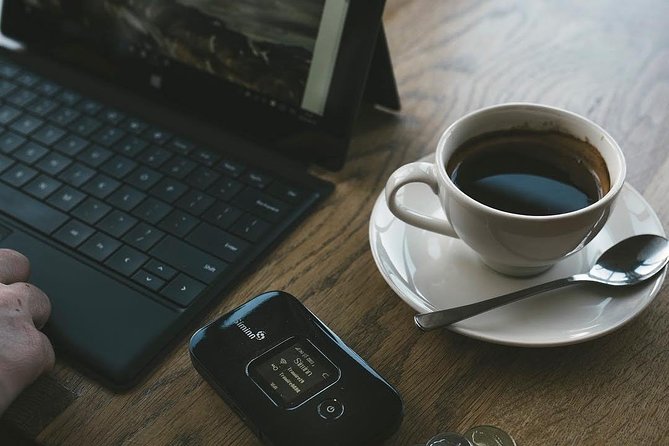 Rent Unlimited High Speed pocket Wifi in Iceland - Using unlimited 4G while exploring Iceland