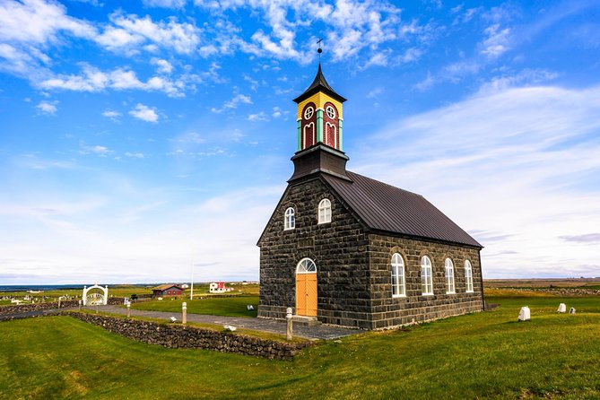 Reykjanes peninsula - Brimketill: let the sea provide the drama
