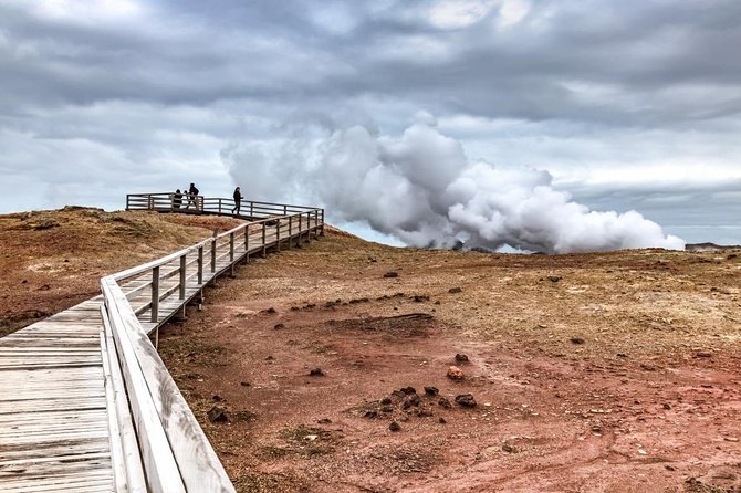 Reykjanes Peninsula Tour - Reykjanes Lighthouse brings you to the coast