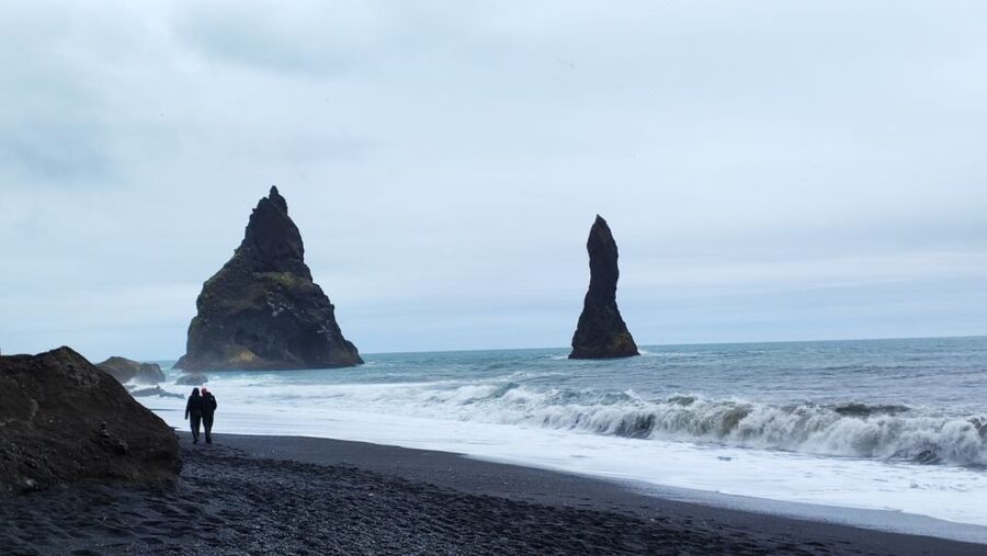 Reykjavík: 2-Day Tour with Icebergs, Glaciers & Waterfalls - Diamond Beach and the moving edge of the glacier