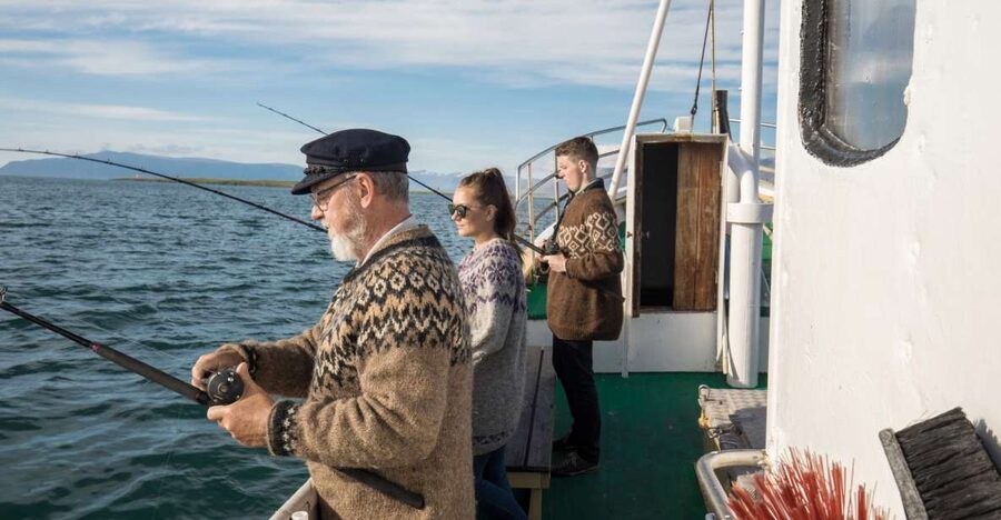 Reykjavik: 3-Hour Sea Angling Gourmet Experience Tour - Getting started with the fishing gear