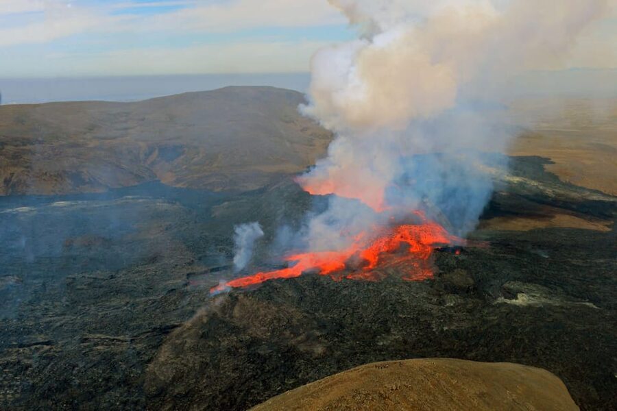 Reykjavik: 45-Minute Volcano Sightseeing Helicopter Tour - What the $624 price means