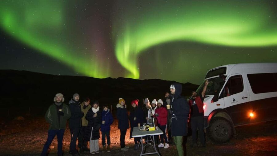 Reykjavík: 4x4 Minibus Northern Lights with Photo and Cocoa - Leaving Reykjavík for darker skies