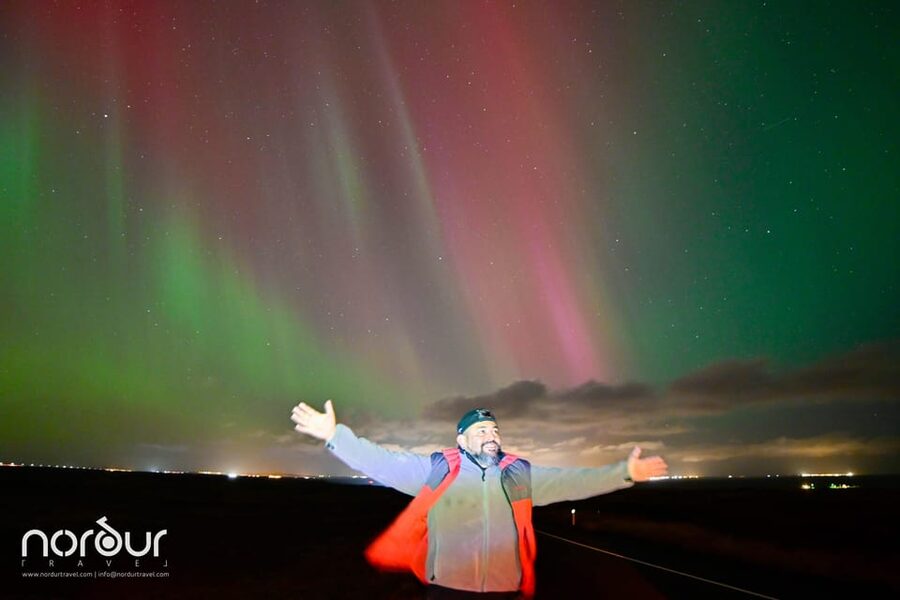 Reykjavík: 4x4 Minibus Northern Lights with Photo and Cocoa - The guide makes or breaks the night