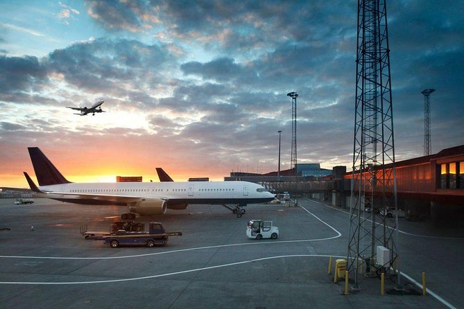 Reykjavik area to Keflavik Private Luxury Airport Transfer - Why a private Reykjavik airport transfer can make sense