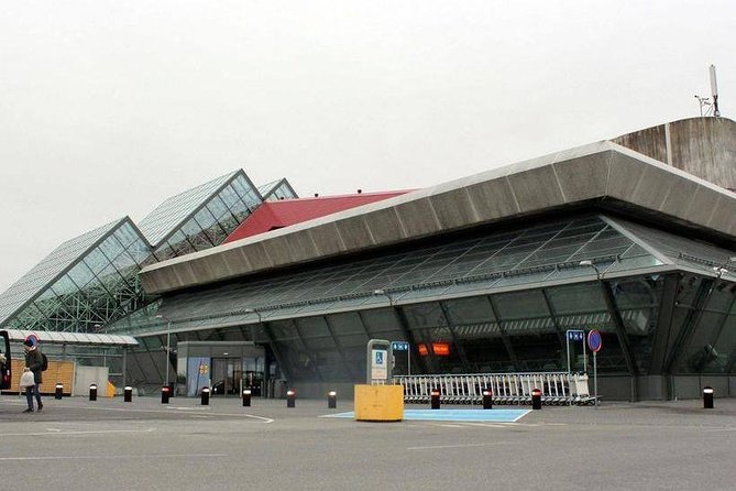 Reykjavik area to Keflavik Private Luxury Airport Transfer - What the fixed fare really buys you