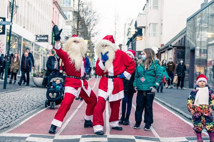 Reykjavik: Christmas Food Tour with Tastings and Drinks - Who should book this Reykjavik food walk?