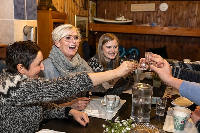 Reykjavik Food Lovers Tour - Icelandic Traditional Food - Bæjarins Beztu Pylsur and the famous hot dog