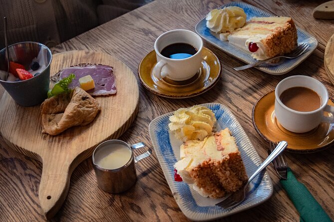 Reykjavik Food Walk - Local Foodie Adventure in Iceland - Laugavegur and Skólavörðustígur Between Meals