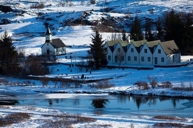 Reykjavik: Golden Circle and Northern Lights Small-Group Tour - Hunting the aurora away from Reykjavik