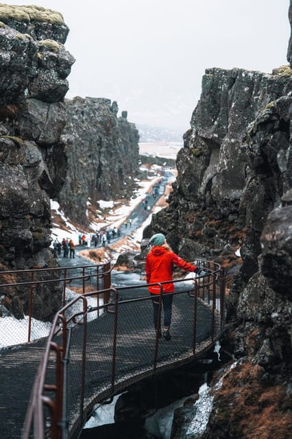 Reykjavík: Golden Circle and Silfra Snorkeling Combo Tour - Geysir and the reliable burst of Strokkur