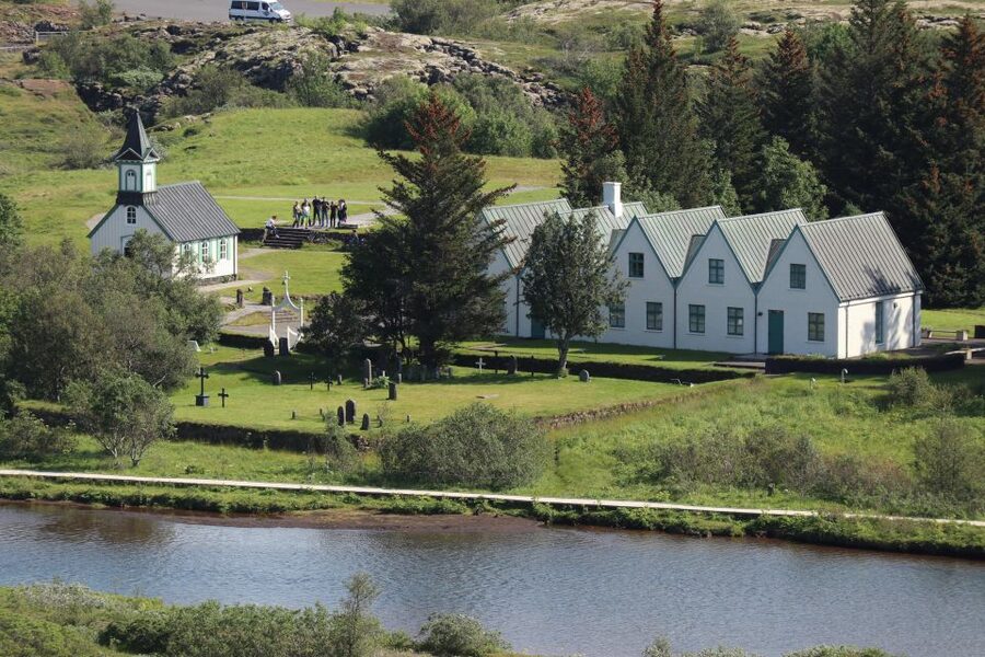 Reykjavík: Golden Circle Geological Jeep Day Trip - What the guide adds to the day
