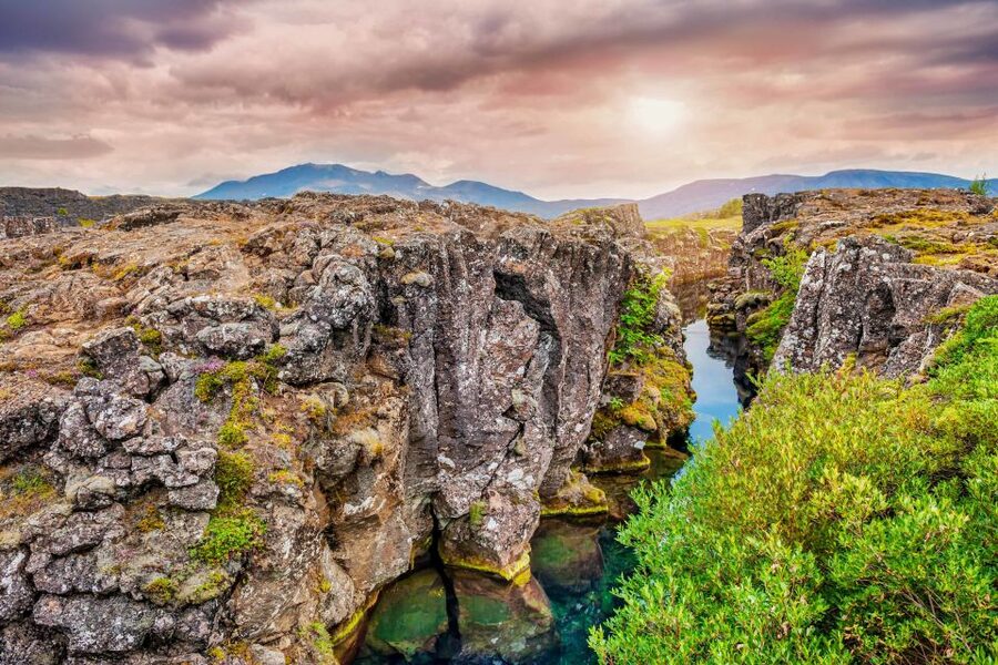 Reykjavík: Golden Circle Minibus Tour & Blue Lagoon Transfer - What the minibus adds to the day