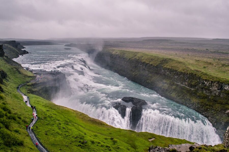 Reykjavik: Golden Circle, Tomato Farm and Kerið Crater Tour - Friðheimar turns geothermal heat into lunch
