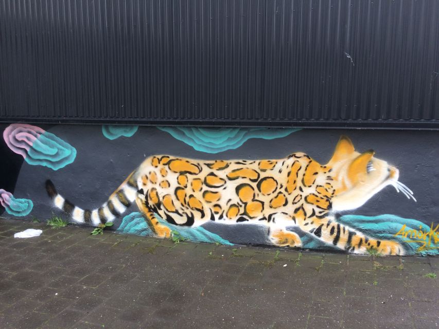 Reykjavik: Guided City Walking Tour - Lake Tjornin and the Icelandic Tasting
