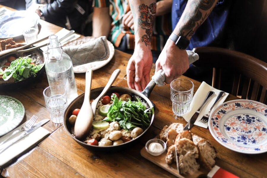 Reykjavik: Guided Foodie Walking Tour with 6 Tastings - Why the guide matters more than the route