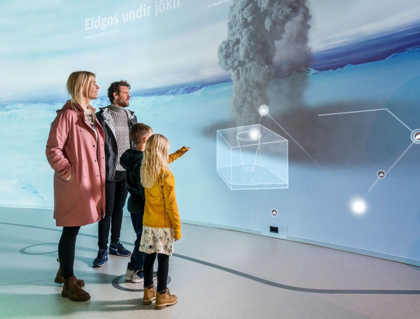 Reykjavík: Hop-On Hop-Off Bus and Perlan Museum Entry Ticket - Bus quality, schedules, and comfort