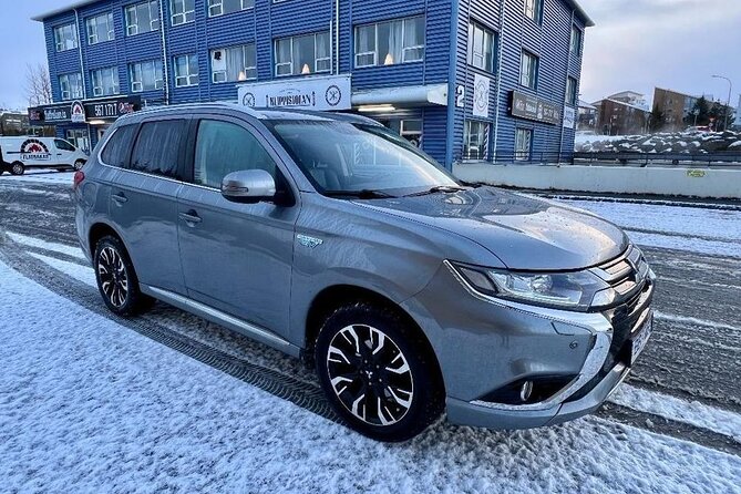 Reykjavik Iceland : Private transfer From / To KEF airport - Icelandic wind, snow, and road safety