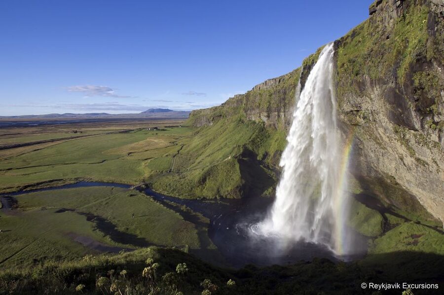 Reykjavik: Iceland South Coast & Glacier Snowmobile Tour - How the bus service affects the experience