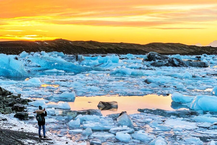 Reykjavik: Jokulsarlon Glacier Lagoon Full-Day Guided Trip - Diamond Beach and black sand