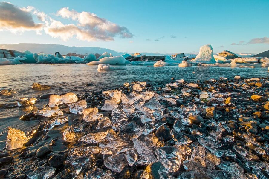 Reykjavik: Jokulsarlon Glacier Lagoon Full-Day Guided Trip - Vík, dinner, and the return route