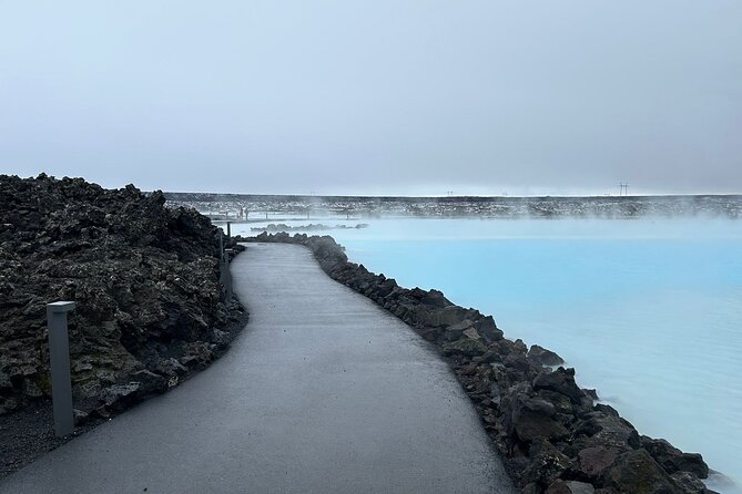 Reykjavík/Keflavík–Blue Lagoon, Silica & Retreat Transfer - What the private ride feels like