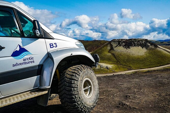 Reykjavík: Landmannalaugar & Icelandic Highlands Super Jeep Tour - A photo stop beneath Hekla