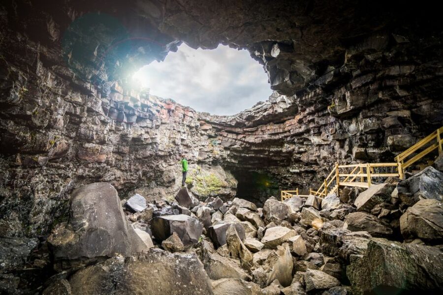 Reykjavik: Lava Cave, Hot Springs, and Waterfalls Tour - Reykholt and Snorralaug bring the sagas into focus
