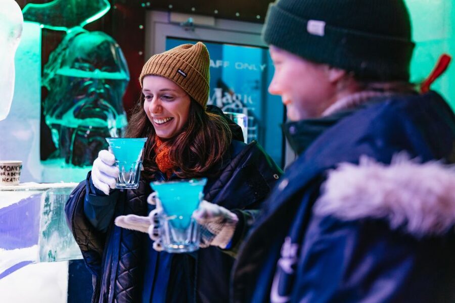 Reykjavik: Magic Ice Bar Entrance and Welcome Drink - Finding the bar below Álafoss